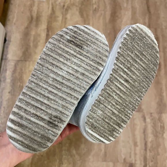 Disney Frozen II kids boots size 8 - Picture 3 of 6